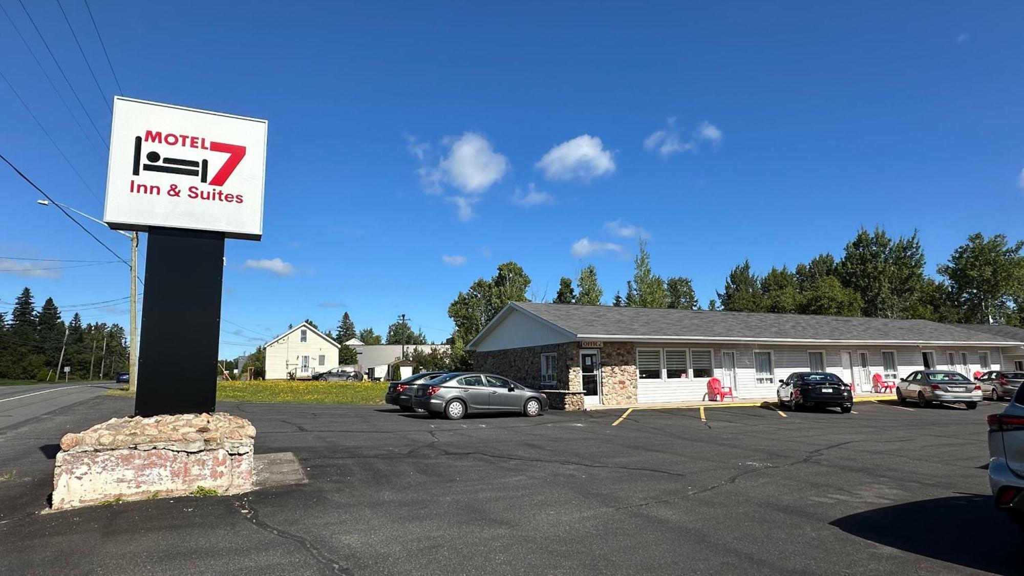 Motel 7 Inn & Suites Beresford Exterior photo